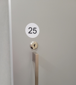 V830 15 White Vinyl Numbered Circle